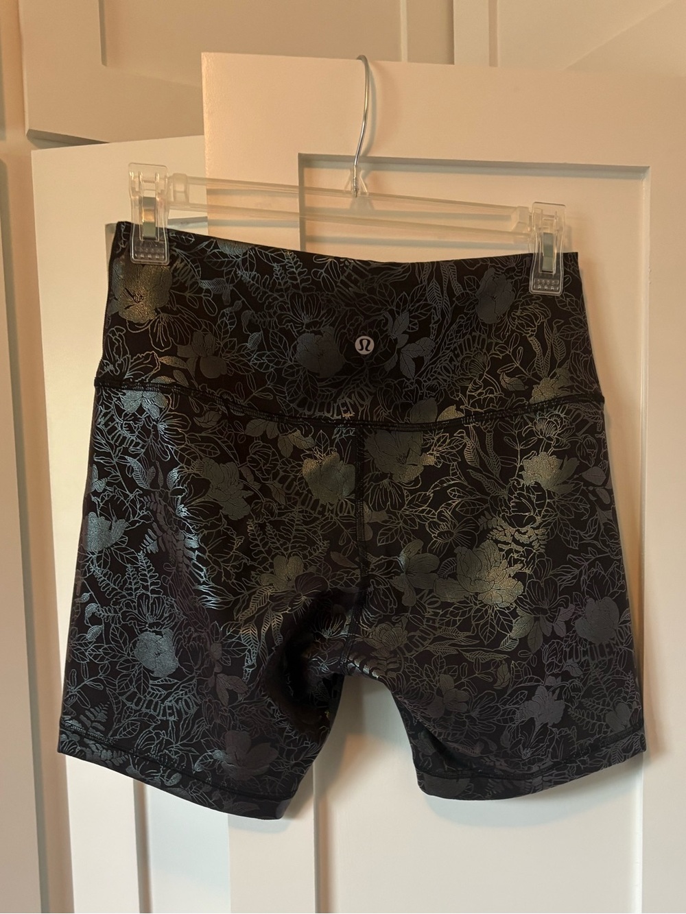 Lululemon Wunder Train HR shorts 6”FOILED size 10 - Picture 2 of 3